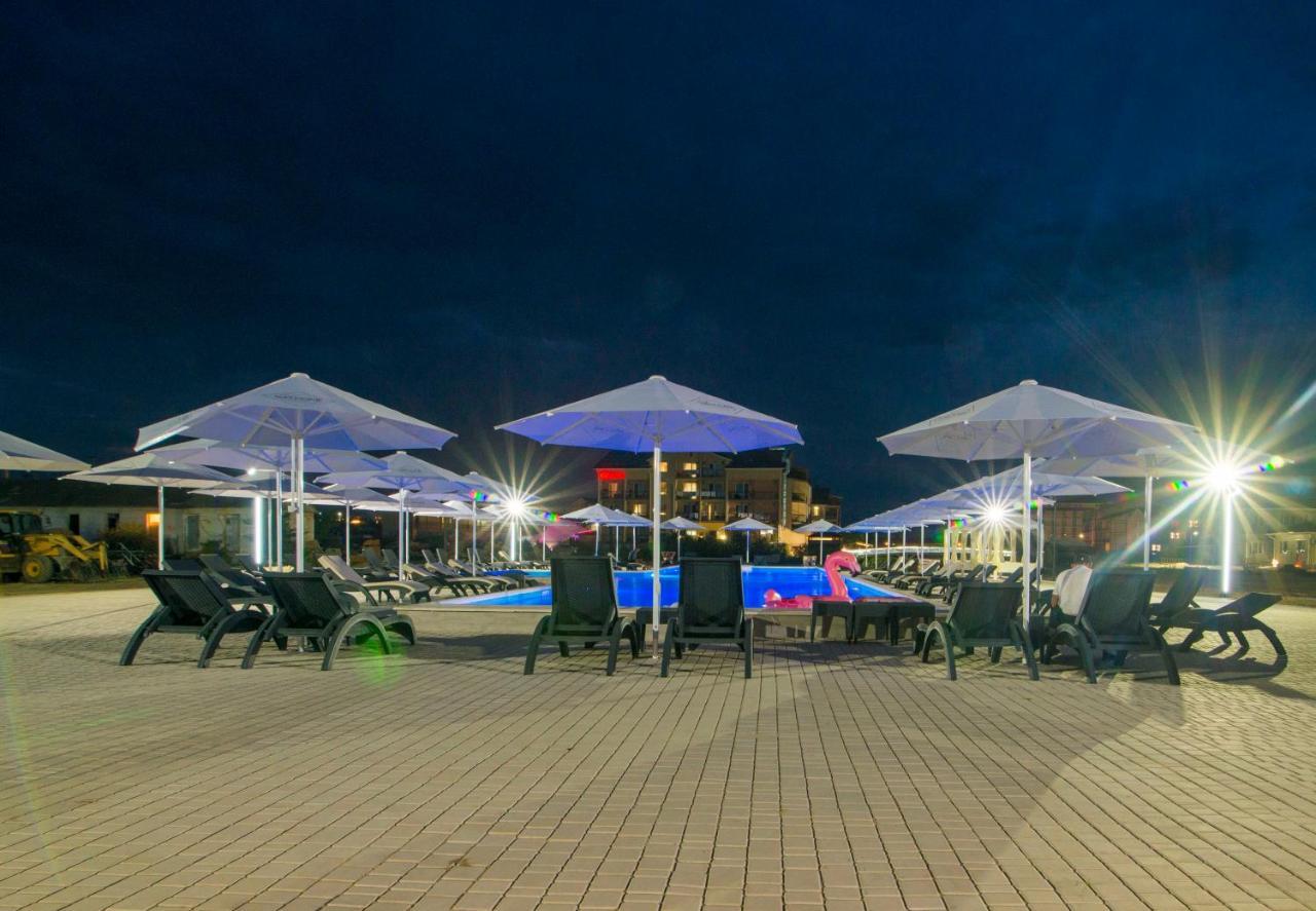 Welcome Summer Hotel Zatoka Bagian luar foto