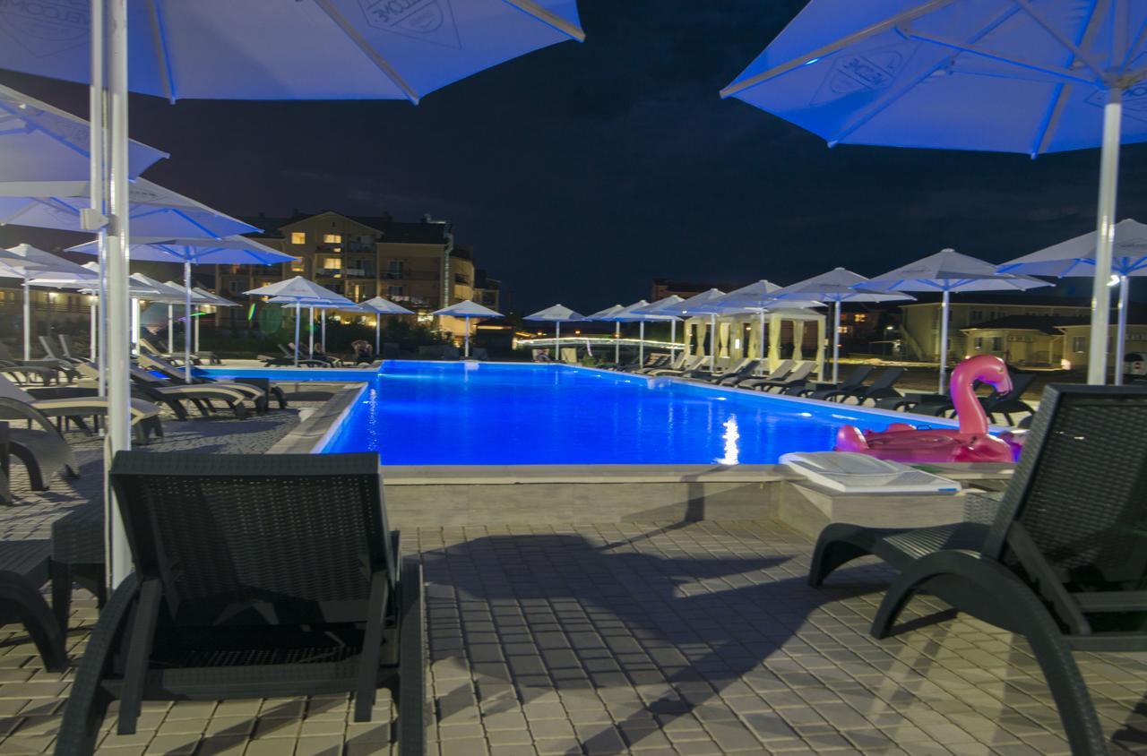 Welcome Summer Hotel Zatoka Bagian luar foto