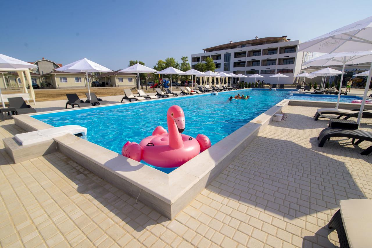 Welcome Summer Hotel Zatoka Bagian luar foto