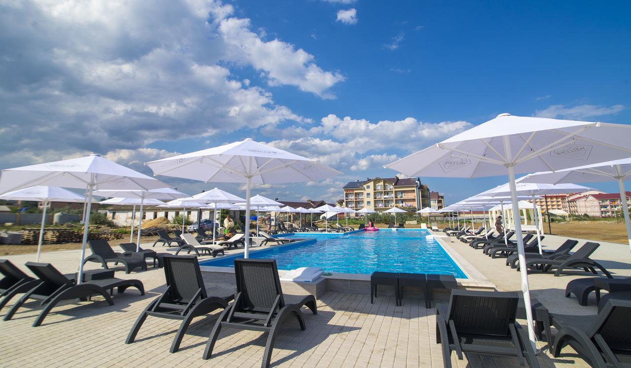 Welcome Summer Hotel Zatoka Bagian luar foto